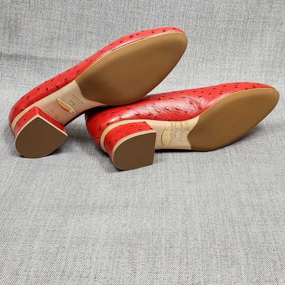 Sarah Flint Laurel 30 Cherry Ostrich Embossed Calf Pumps. 7.5 - Picture 8 of 11